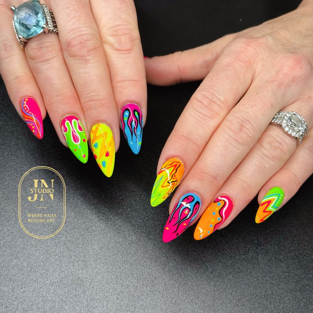 Neon nail art